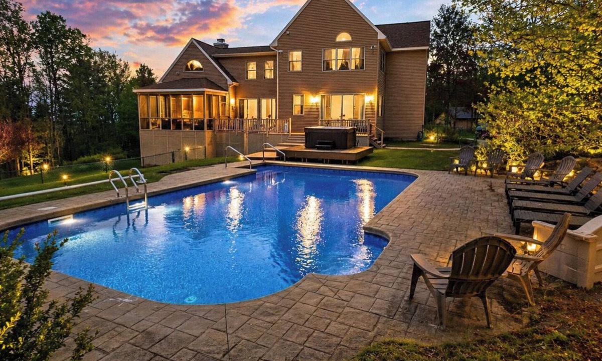 Town of Grafton Ski Chalet | Private Luxurious Chalet with heated Pool,Hot Tub, Game Rooms. Pet-Friendly!