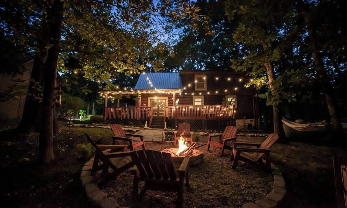 McDonough Cabin | Private Luxury Cabin with Hot Tub, Fire Pit & Sauna Escape