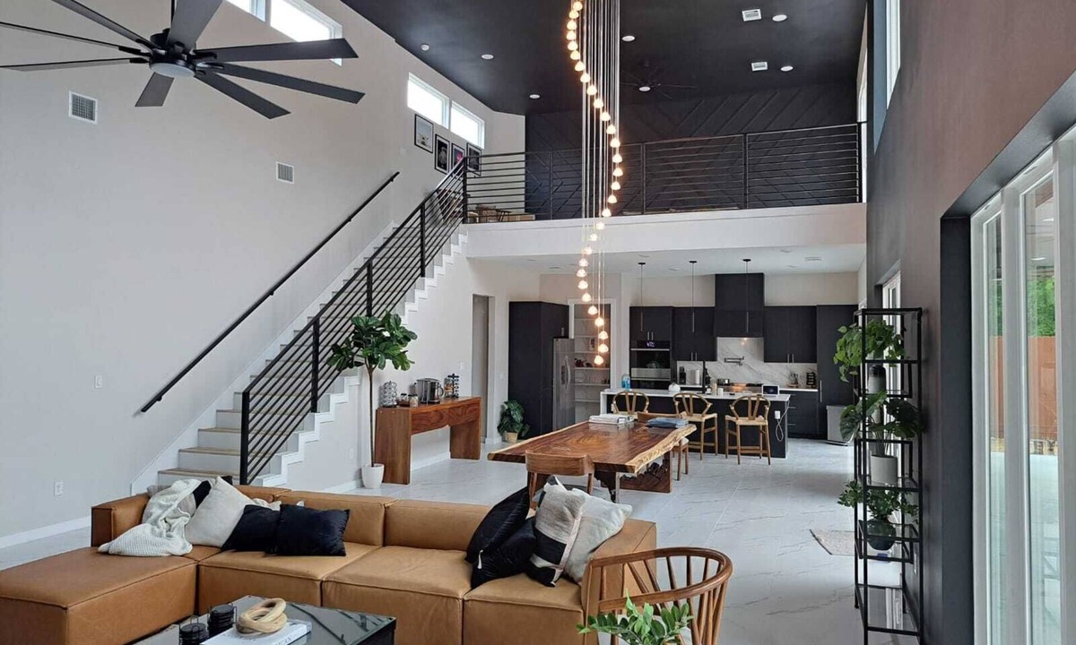 Manchaca House | Private Luxury Retreat w/Pool, Jacuzzi, Steam Room – Mins from Downtown Austin