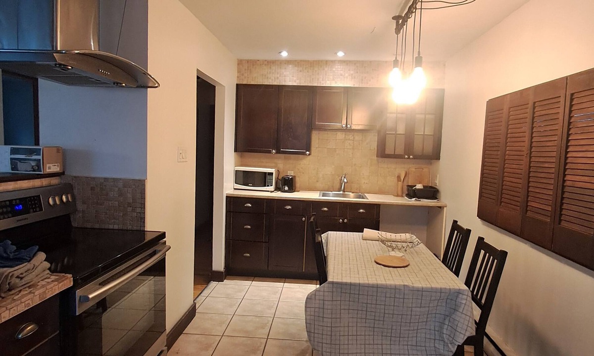 District Wright - Parc - de - la - Montagne Apartment | Private Main Floor 2 BR 1Bath: Hull Hosp 4m Drive