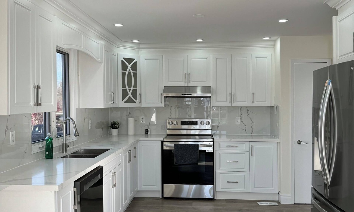 London House | Private Main Floor Retreat in St. Thomas – Spacious & Ideal for a Relaxing Stay!