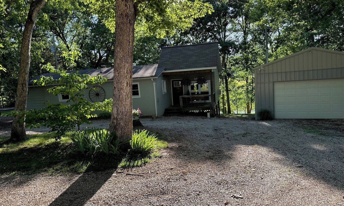 Steelville Cabin | Private Meramec River Frontage! Cozy Cabin with River views and access!
