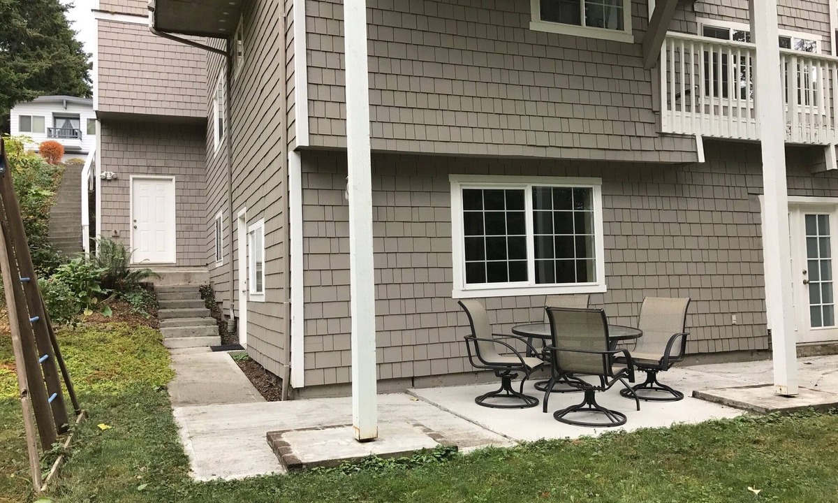 Kenmore House | Private MIL Apartment in Serene Pacific Northwest Setting