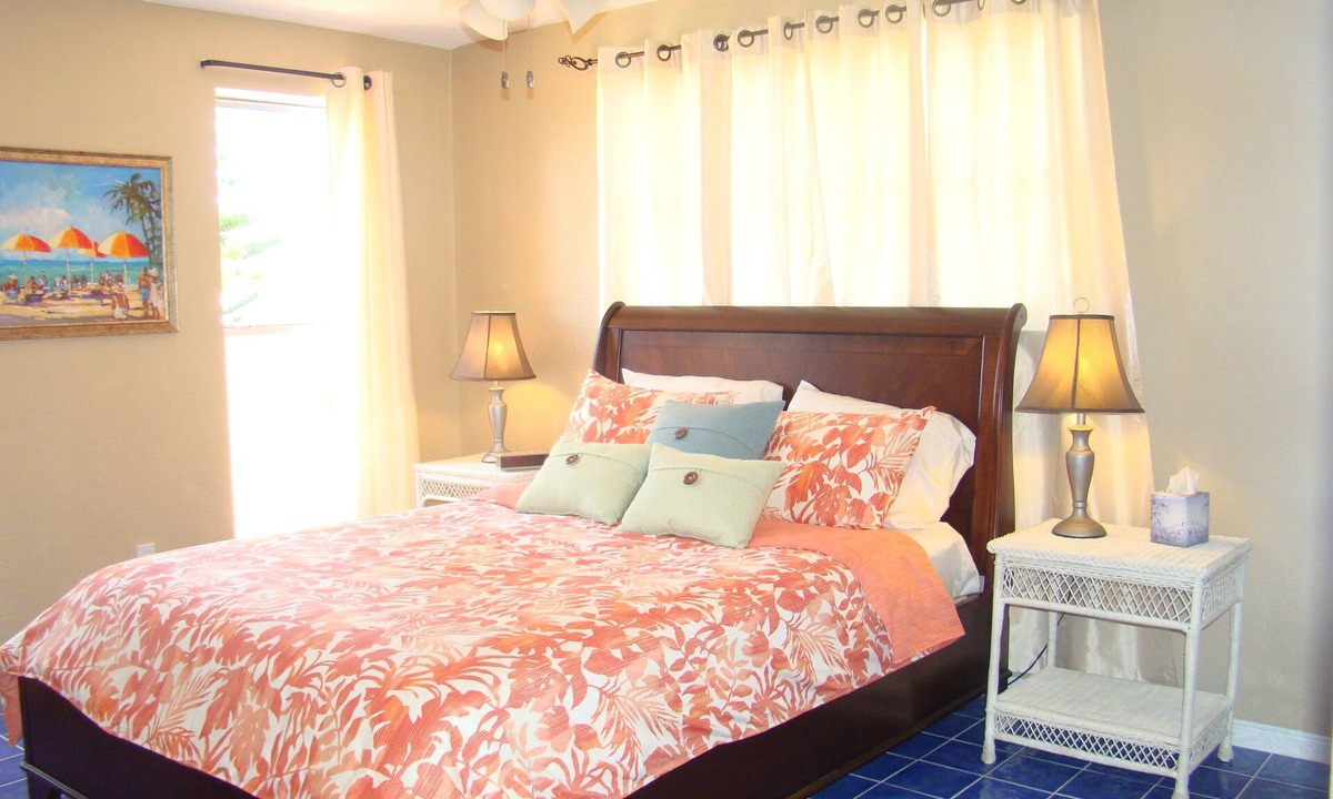 Knollwood Beach House | Private modern 2bd home, very clean, steps to beach