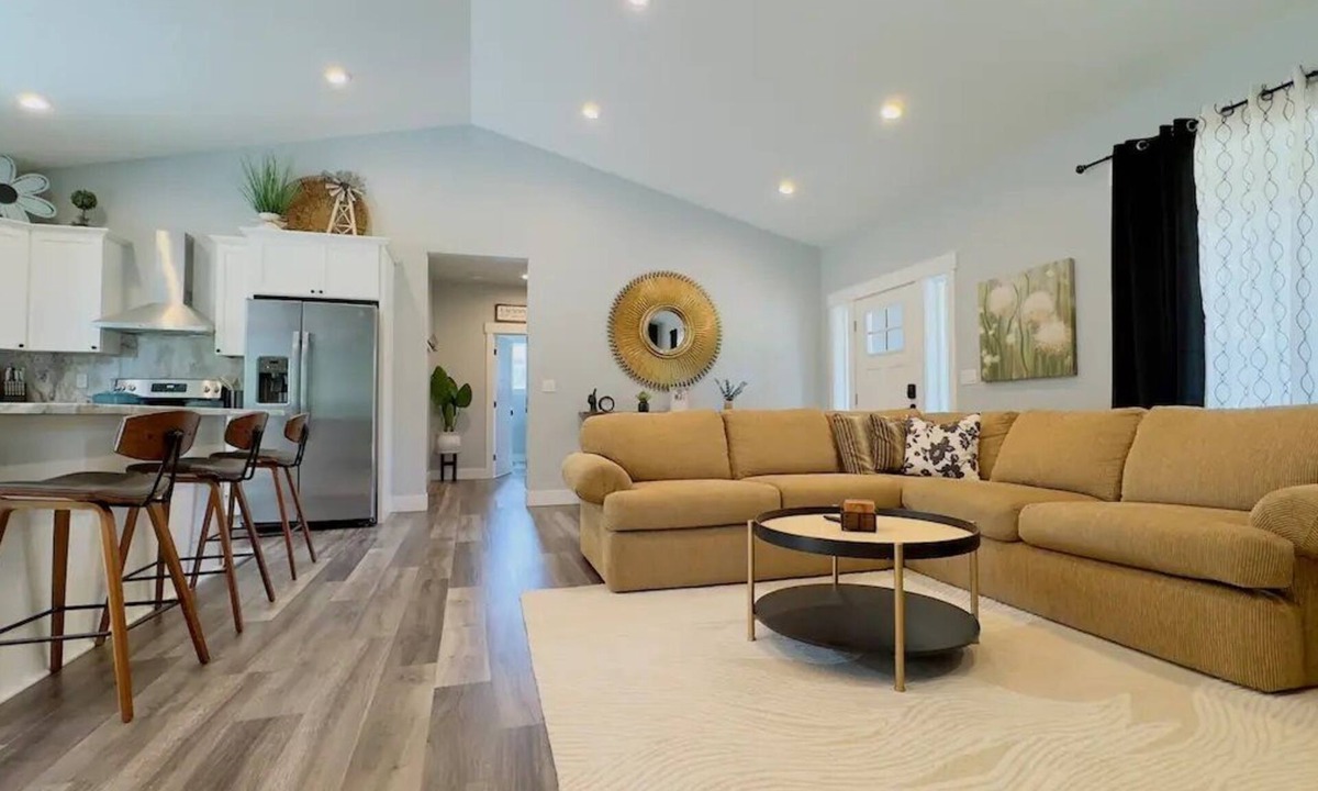 Rochester House | Private modern home in the quiet countryside. All the conveniences of home with covered porch and outdoor seating. Lots of parking too!