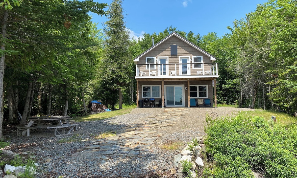 Smyrna House | Private modern off-grid lake house and guest cabin