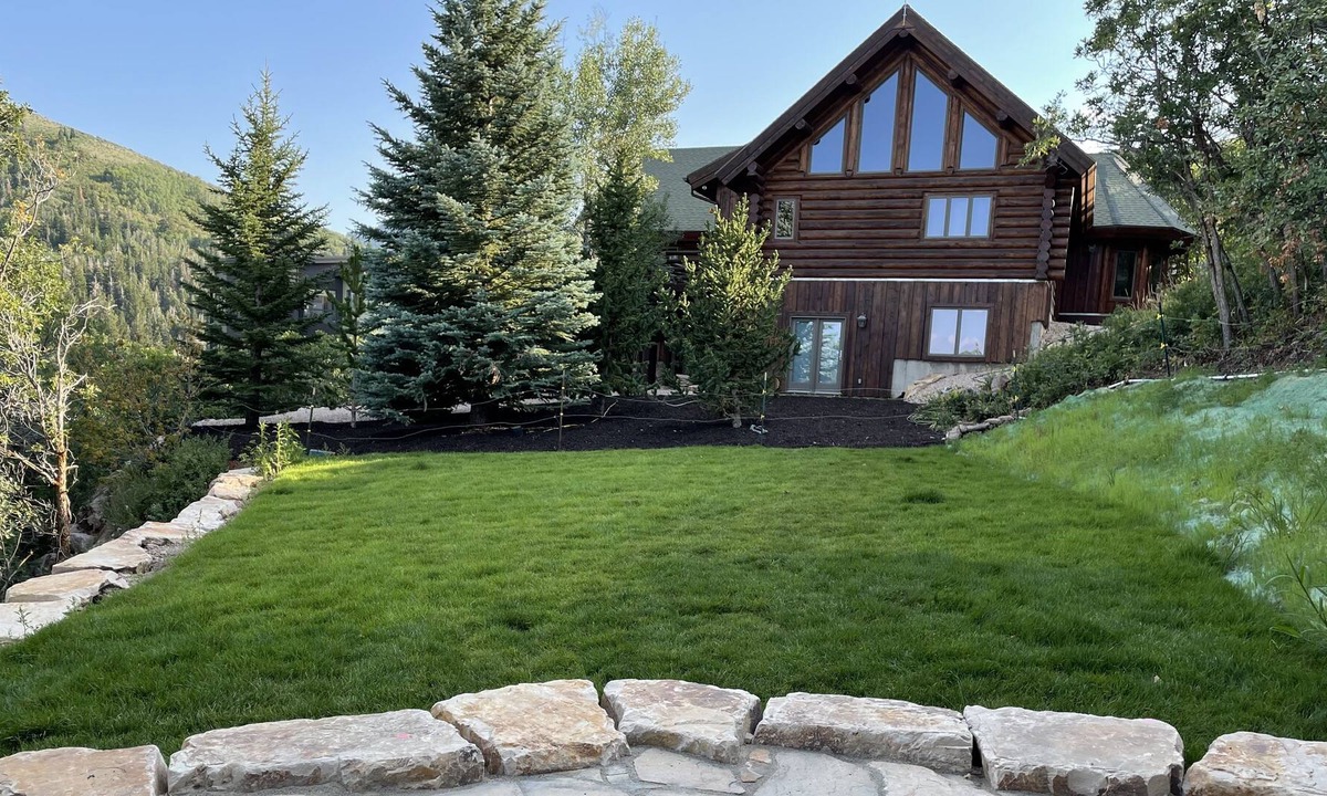 Pineridge House | Private Mountain Top Custom Log Home on 1 acre with incredible views