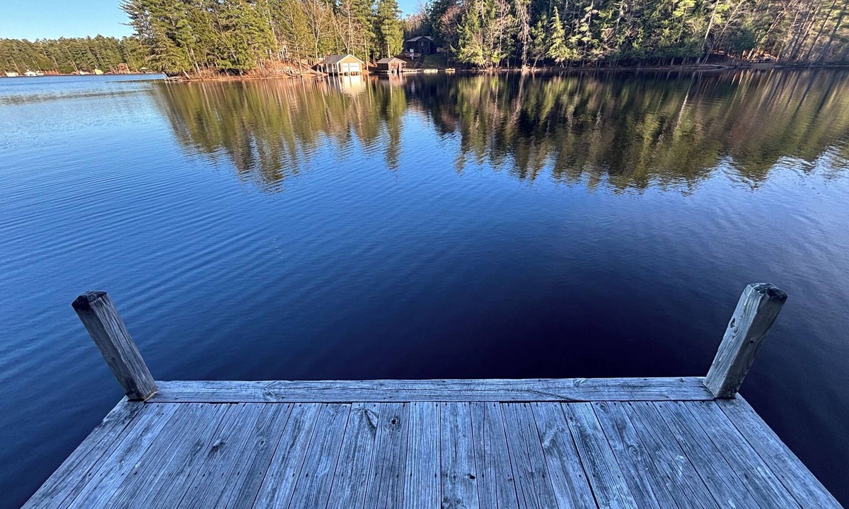 Brantingham Cabin | Private Multi-family Adirondack lakefront cabin with 4 bedrooms 2 full baths