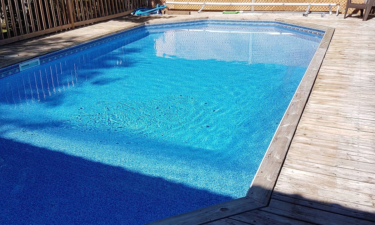 Gravenhurst Bed & Breakfast | Private muskoka retreat with pool BB