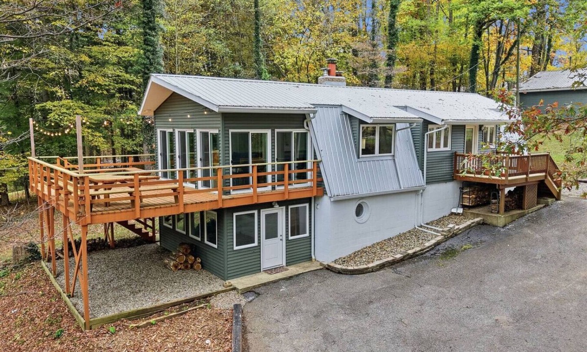 Mount Vernon House | Private Nature Retreat with Pond + Fire Pit