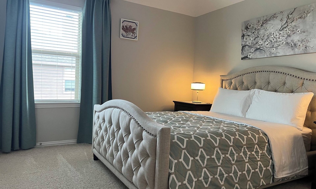 College Park Apartment | Private! New! Clean! Gated! Sleeps 5 guests. 2BR/1BA, Fast WiFi, Free Parking.