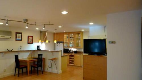 San Tomas House | Private nicely decorated studio