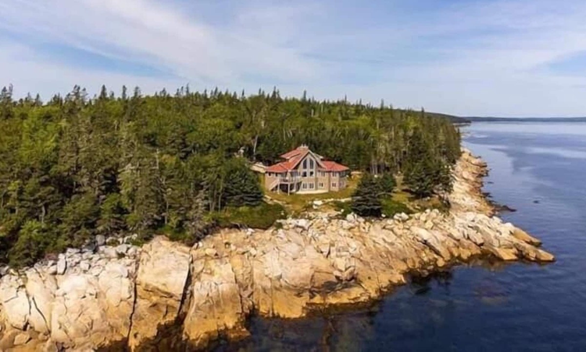 Northwest Cove House | Private Nordic Spa Villa with Hot Tub and Sauna