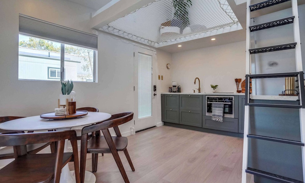 Melrose House | Private Not-So-Tiny Home: Yard+Dogs OK