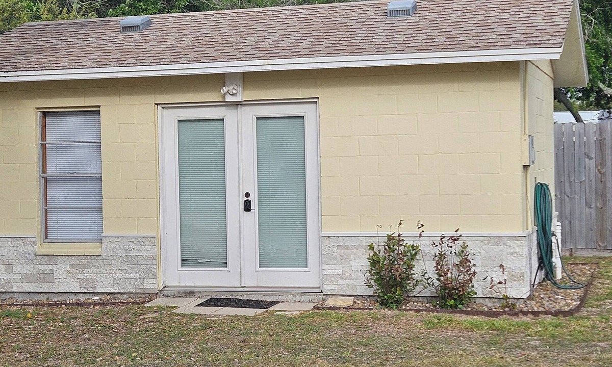 Flour Bluff Cottage | Private Oaks