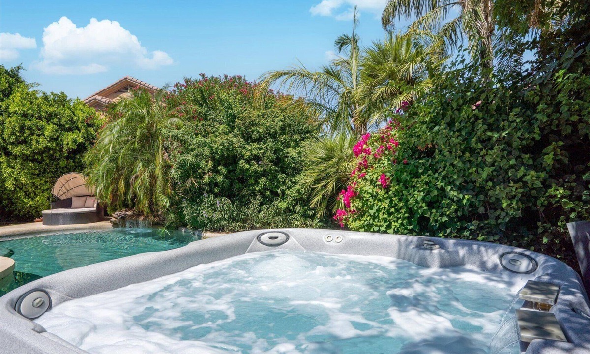 Arabian Crest House | Private Oasis | Heated Pool, Spa, Firepit & Gazebo