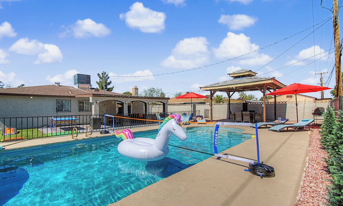 Sunrise Manor House | Private Oasis with Heated Pool, BBQ & Fire Pit Near Downtown.