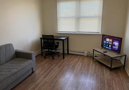 Perth Amboy Apartment | Private one-bedroom and one-bathroom apartment, private street entrance in convenient area, MetLife Stadium FIFA World Cup 35 minutes away