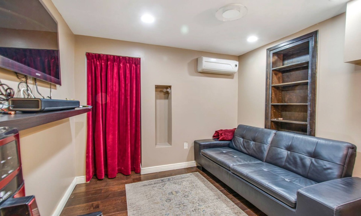 View Park-Windsor Hills Apartment | Private one bedroom ADU -Separate Entry - View Park
