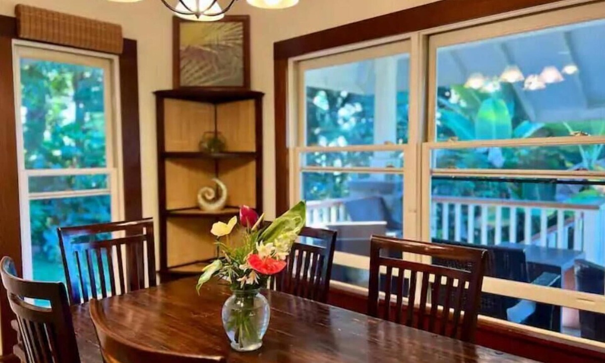 Kealakekua House | Private paradise organic farm stay with ocean view, nestled in banana grove