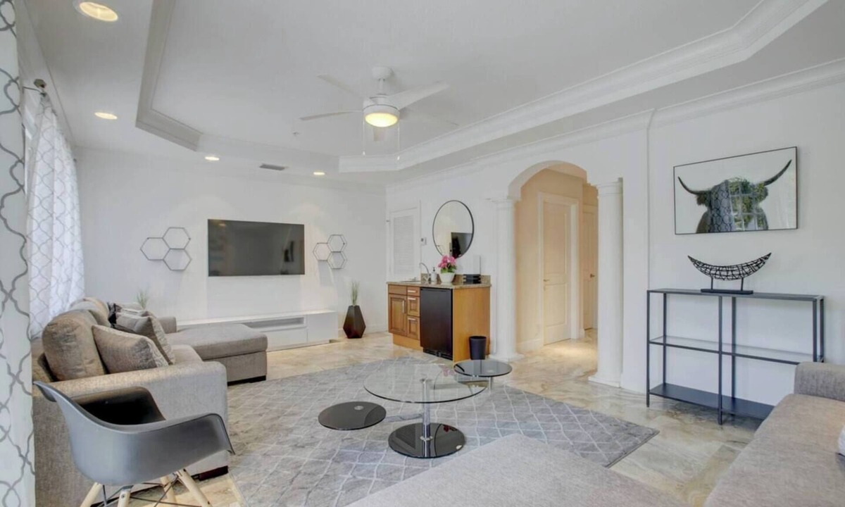 Colee Hammock House | Private Patio ~ Cali King Bed ~ Sleeps 10
