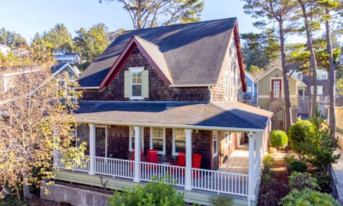 Nelscott House | Private Pet Friendly Home near Olivia Beach