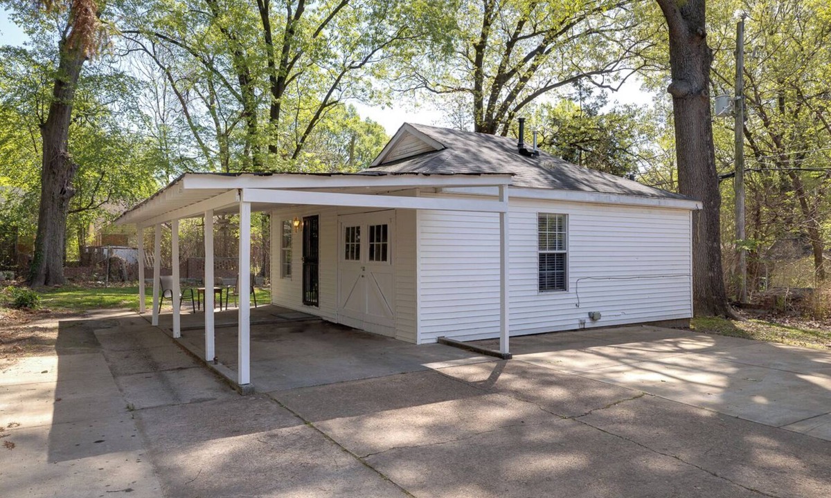 University District Cottage | Private Pet-Friendly Guesthouse