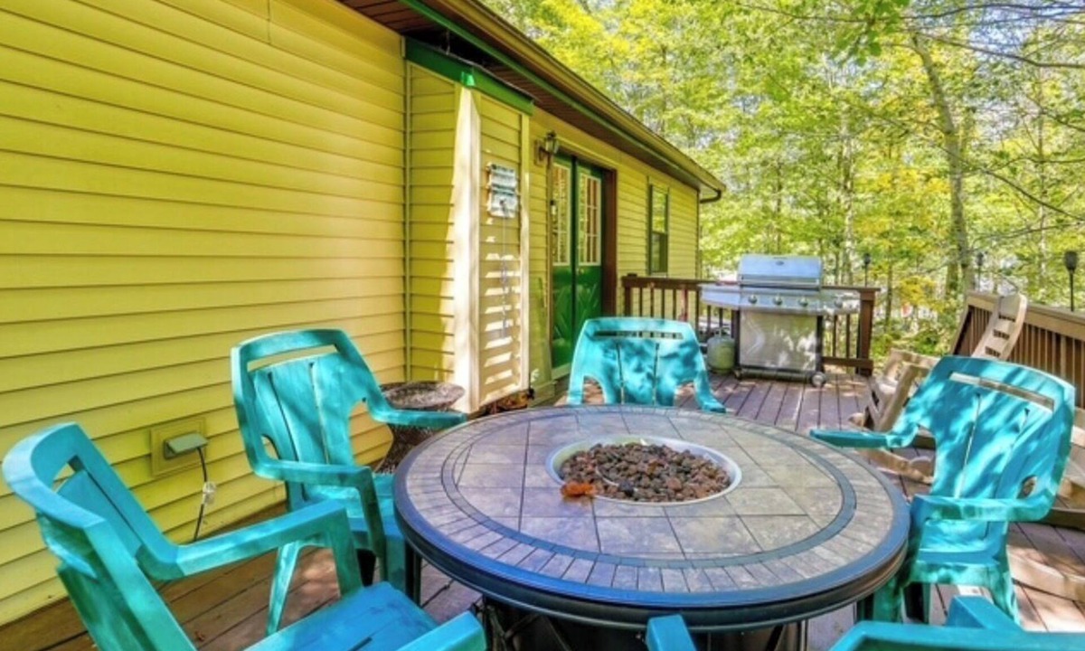 Lake Ariel House | Private Pocono Retreat The Hideout Sleeps 11
