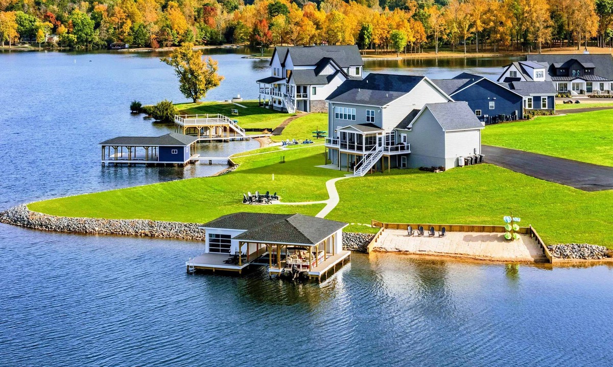 Mineral House | Private Pointe Lakefront Lake Anna Beach, Dock