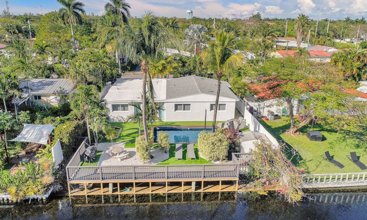 Hollywood Lakes House | Private Pool 3BR with Lakefront view