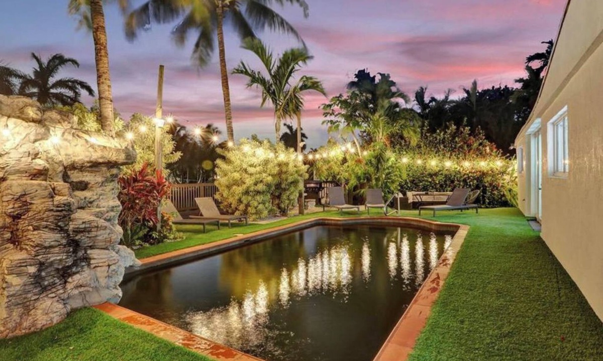 Hollywood Lakes House | Private Pool 3BR With Lakefront View