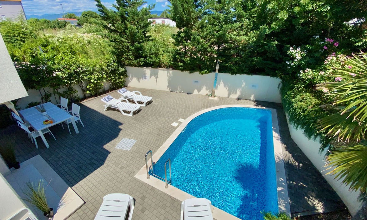 Silo Apartment | Private pool and Mediterranean garden apt Mia