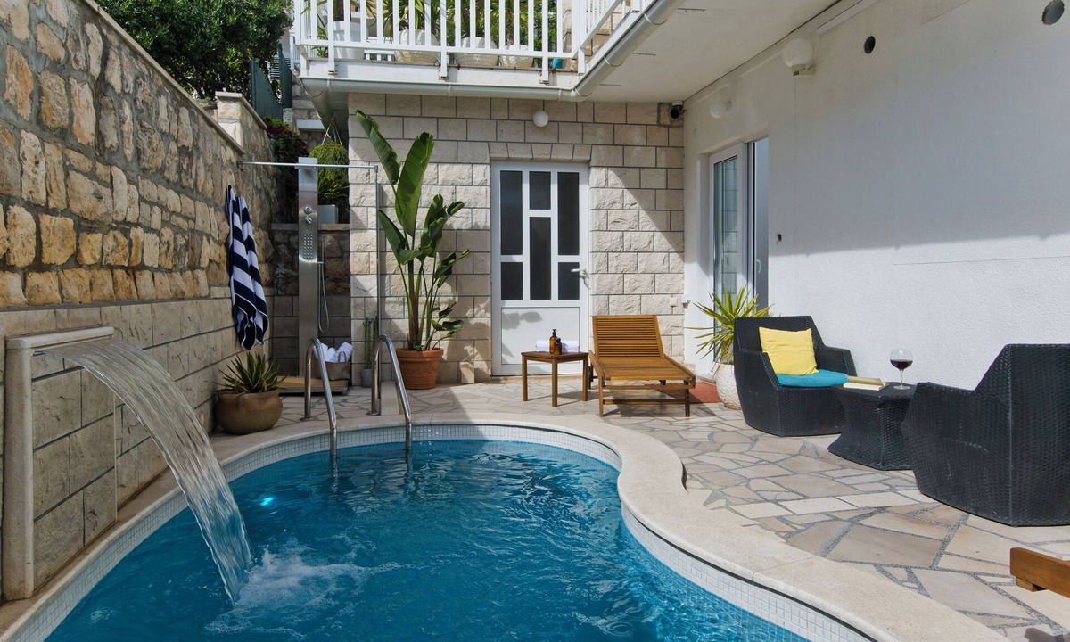 Krizna luka Apartment | Private Pool Apartment with Breakfast Included