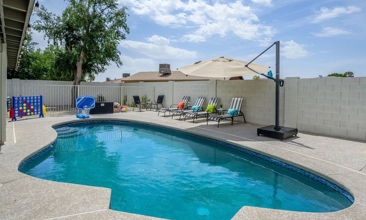 West Glen Community Association House | Private Pool & Backyard Games Near State Farm