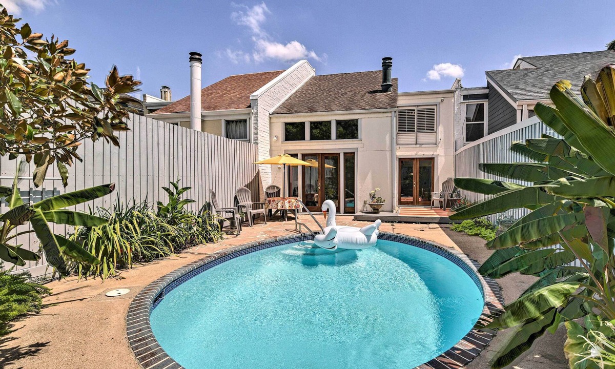 Neartown House | Private Pool: Charming Townhome 5 Mi to NRG!