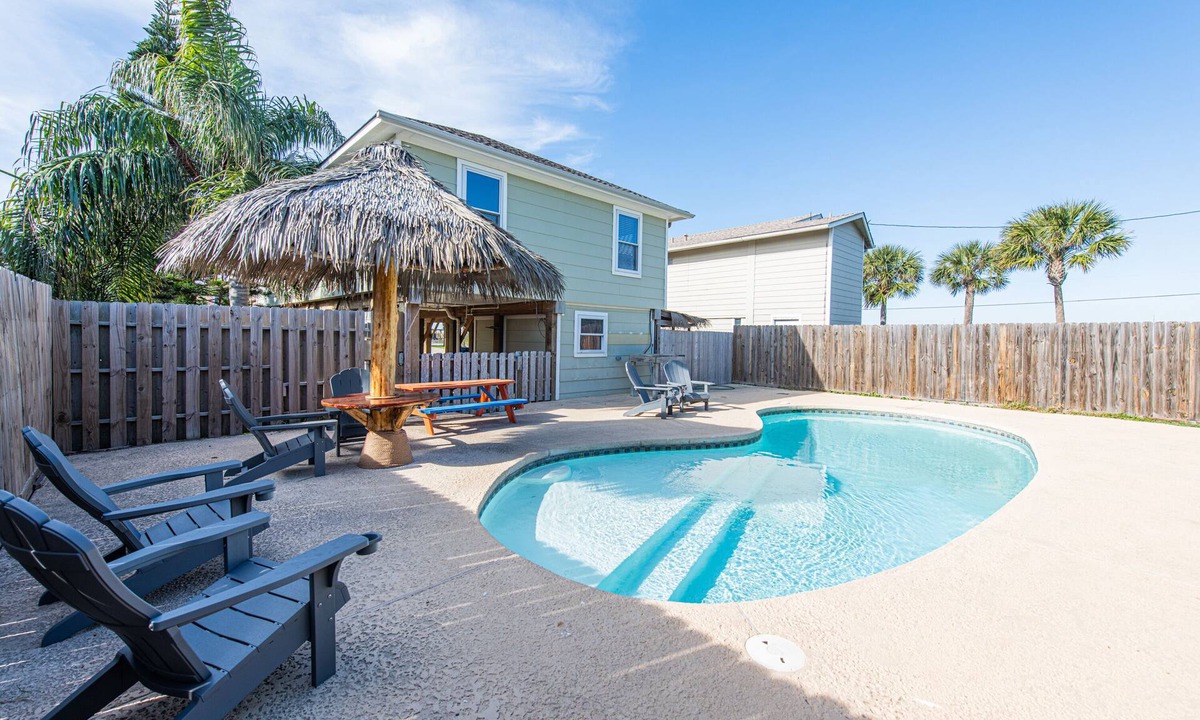 Leeward Sands House | PRIVATE POOL! Heated pool. Sunset Views, Boat Parking, Clean & Tidy! Pets ok