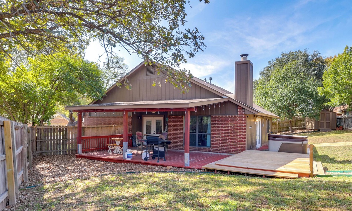 Live Oak House | Private Pool & Hot Tub: Dog-Friendly Live Oak Home