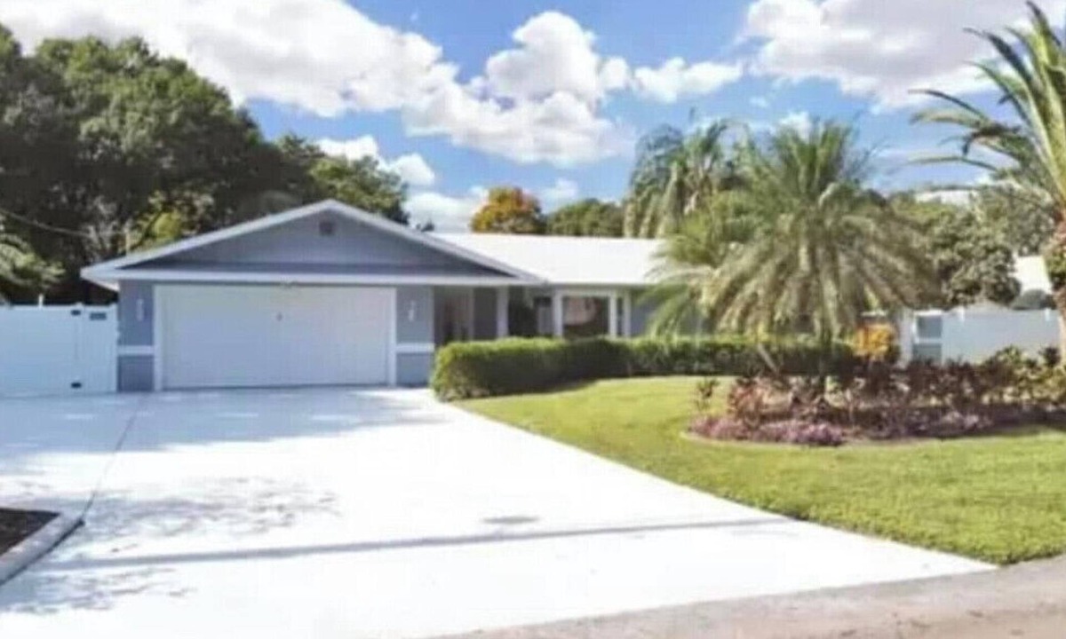 Winter Haven House | Private pool lake house with game room—just 4 minutes from LEGOLAND