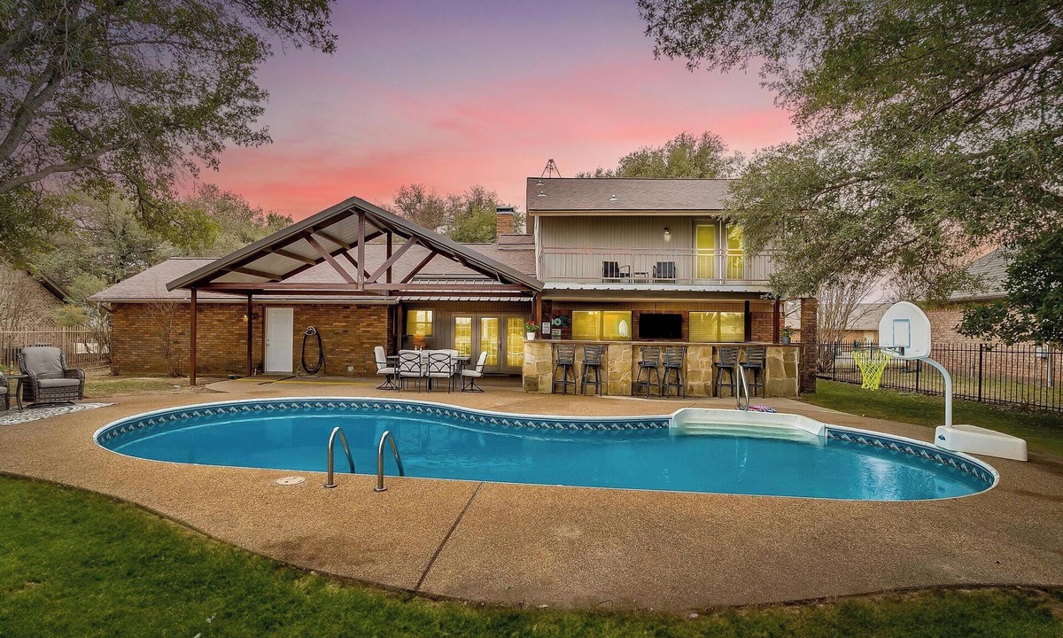 Stephenville House | Private Pool · On Golf Course· 3 Bed Near Tarleton