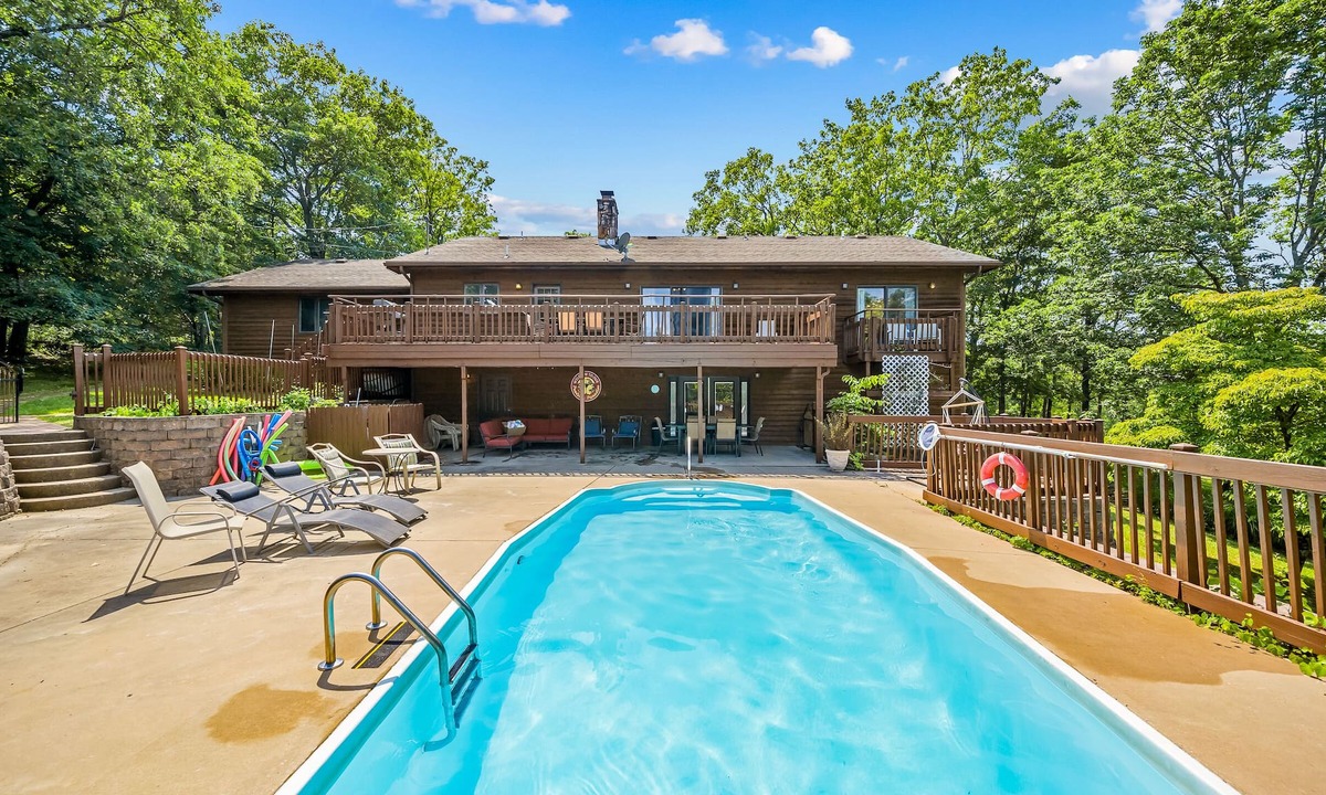 Branson House | Private Pool, On its own 2 acres, FirePit, Pinball