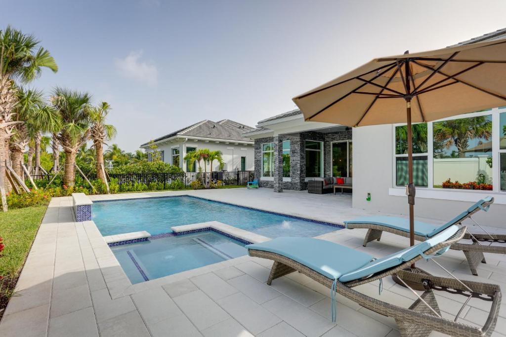 Hunt Club House | Private Pool & Spa: Luxe Palm Beach Gardens Home