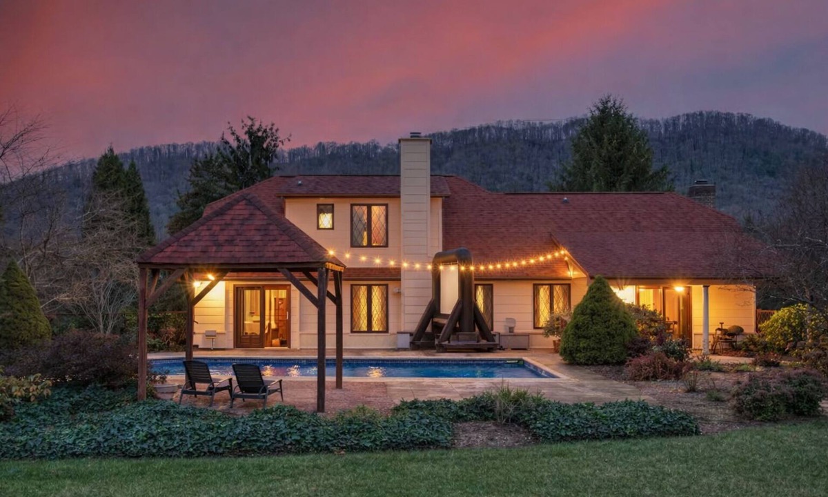Fletcher House | Private Pool, Sleeps 14, Game Room, Hot Tub