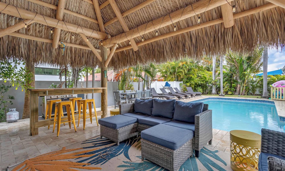 The Cove Apartment | Private Pool | Tiki Bar | 3BR | Near Pier & Beach