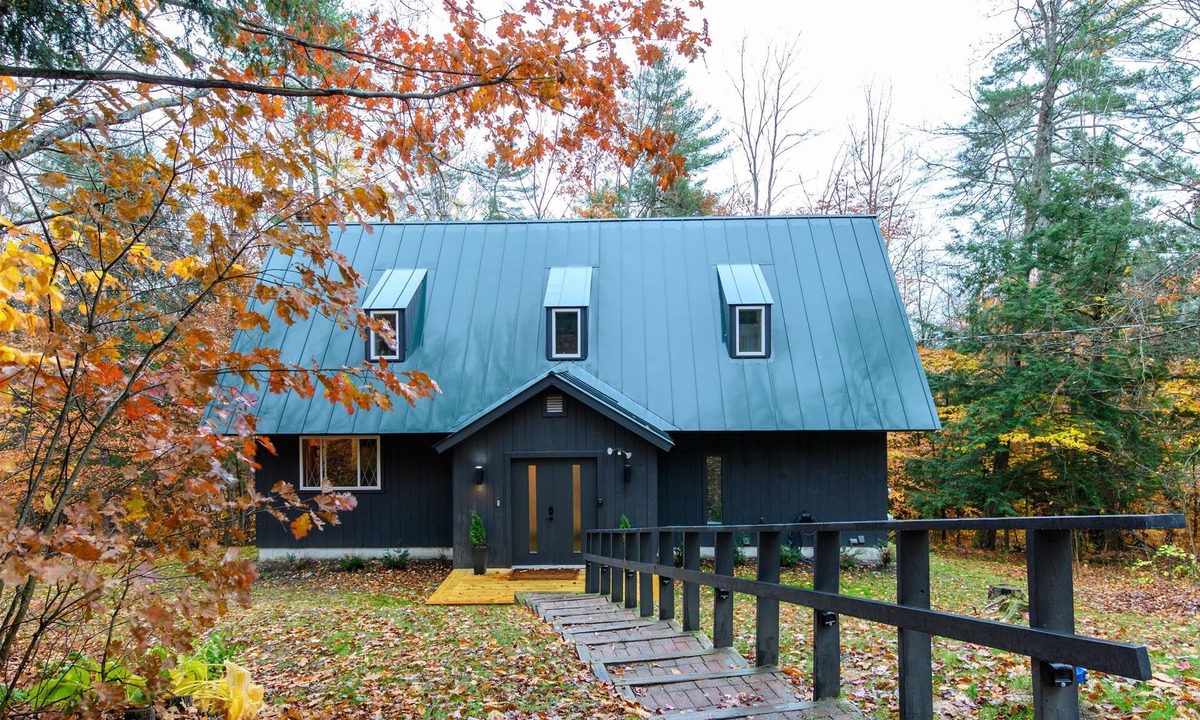 West Hartford House | Private Quechee Lakes Home - Pet Friendly