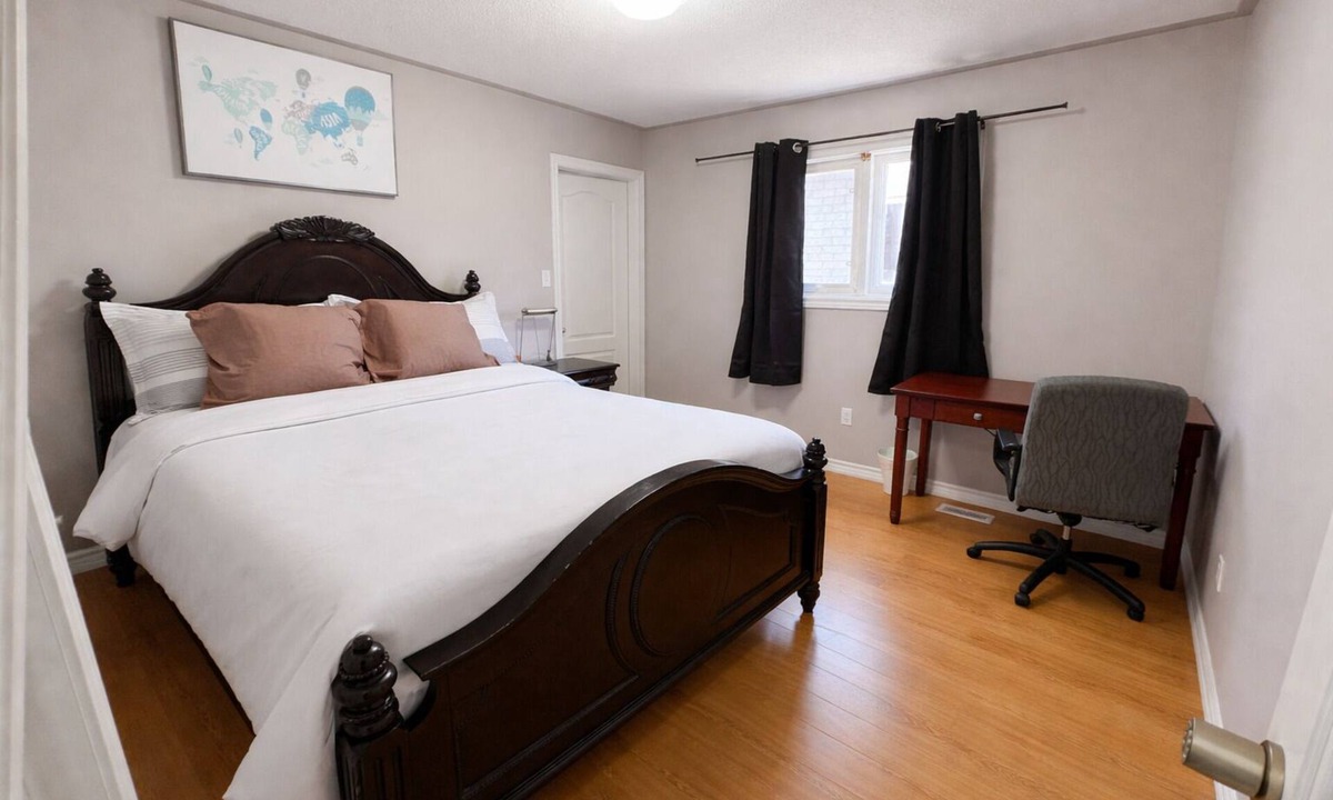 Mount Pleasant House | Private Queen Bed w/Walk-In Closet, 2.5 Baths—Brampton Shared Home nr GO Station