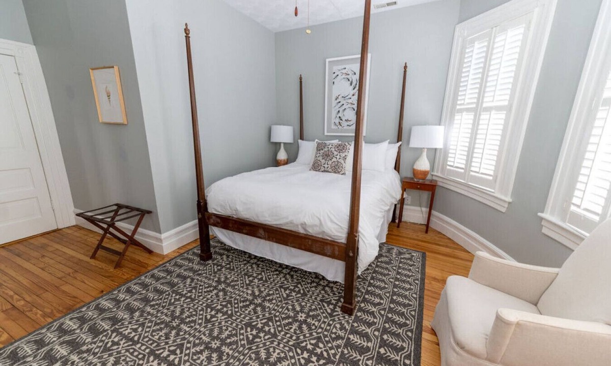 Edenton Bed & Breakfast | Private Queen Suite 2nd Floor Bed & Breakfast Historic Edenton Downtown