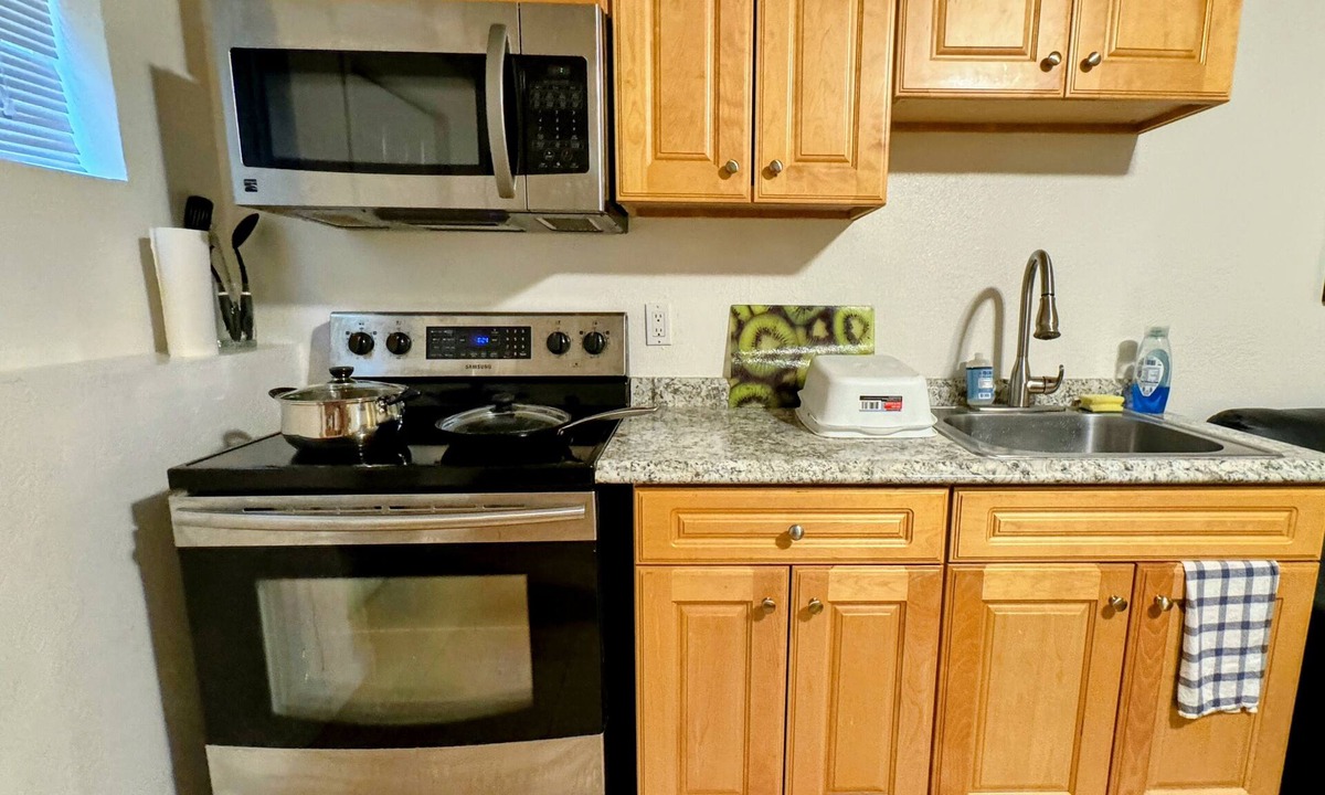 Fairview House | Private, Quiet, and Cozy /laundry inside