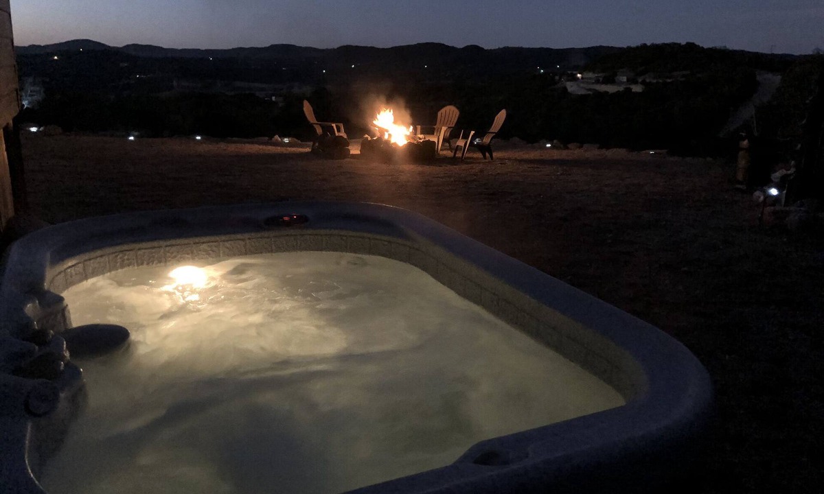 Pipe Creek House | Private | Quiet | Pet Friendly | Hot Tub | Bandera Texas