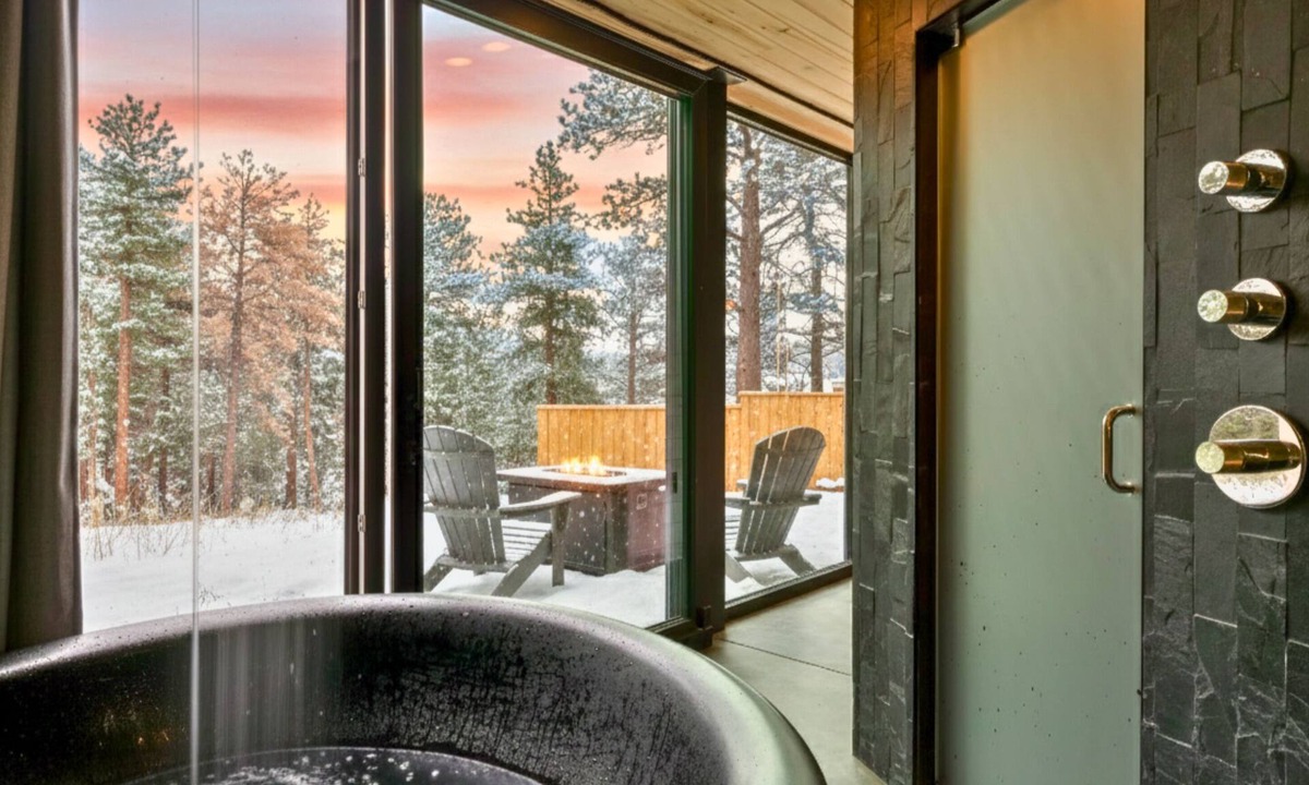 Nederland House | ​Private Rammed Earth Cabin: Soaking Tub & Kitchen