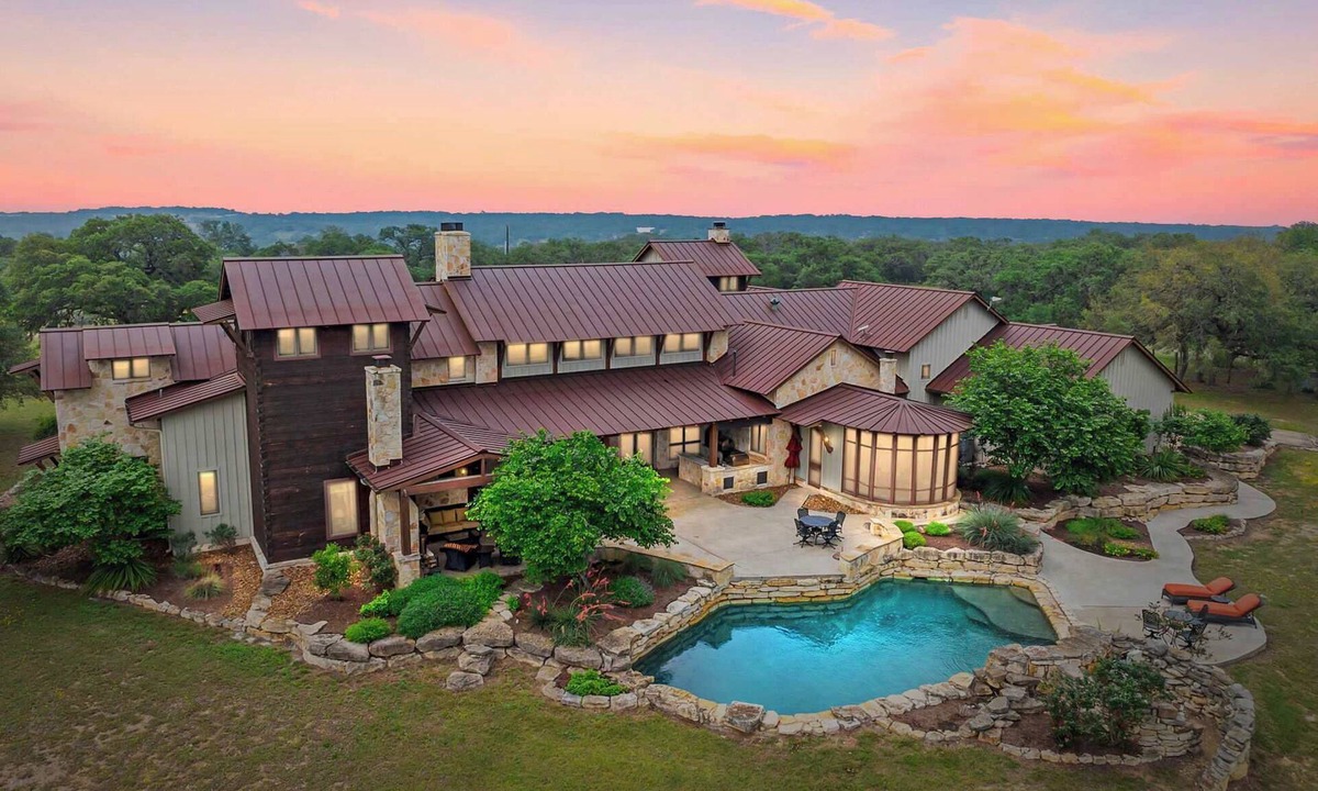 Bergheim House | Private Ranch/Pool/Ping Pong/Yoga/Weddings/Games